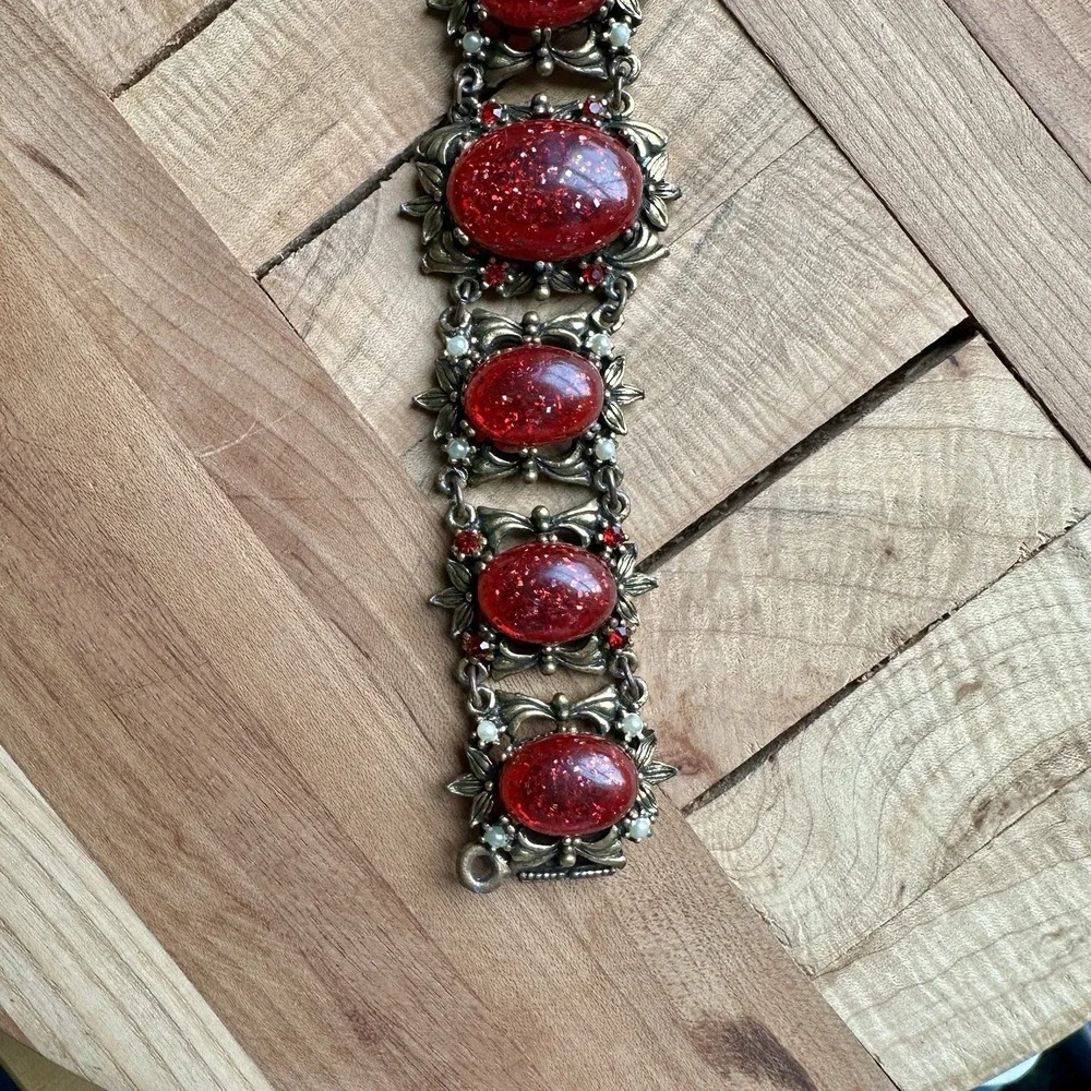 VTG 1950s-60s Victorian Revival Bracelet 6.75 Inch‎ Red Confetti Acrylic Flowers
